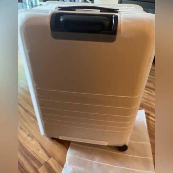 Monos Luggage Cover (check in medium) NEW BNWT - Picture 8 of 11